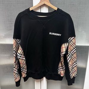 Burberry Hoddie/ In perfect condition/ Size M